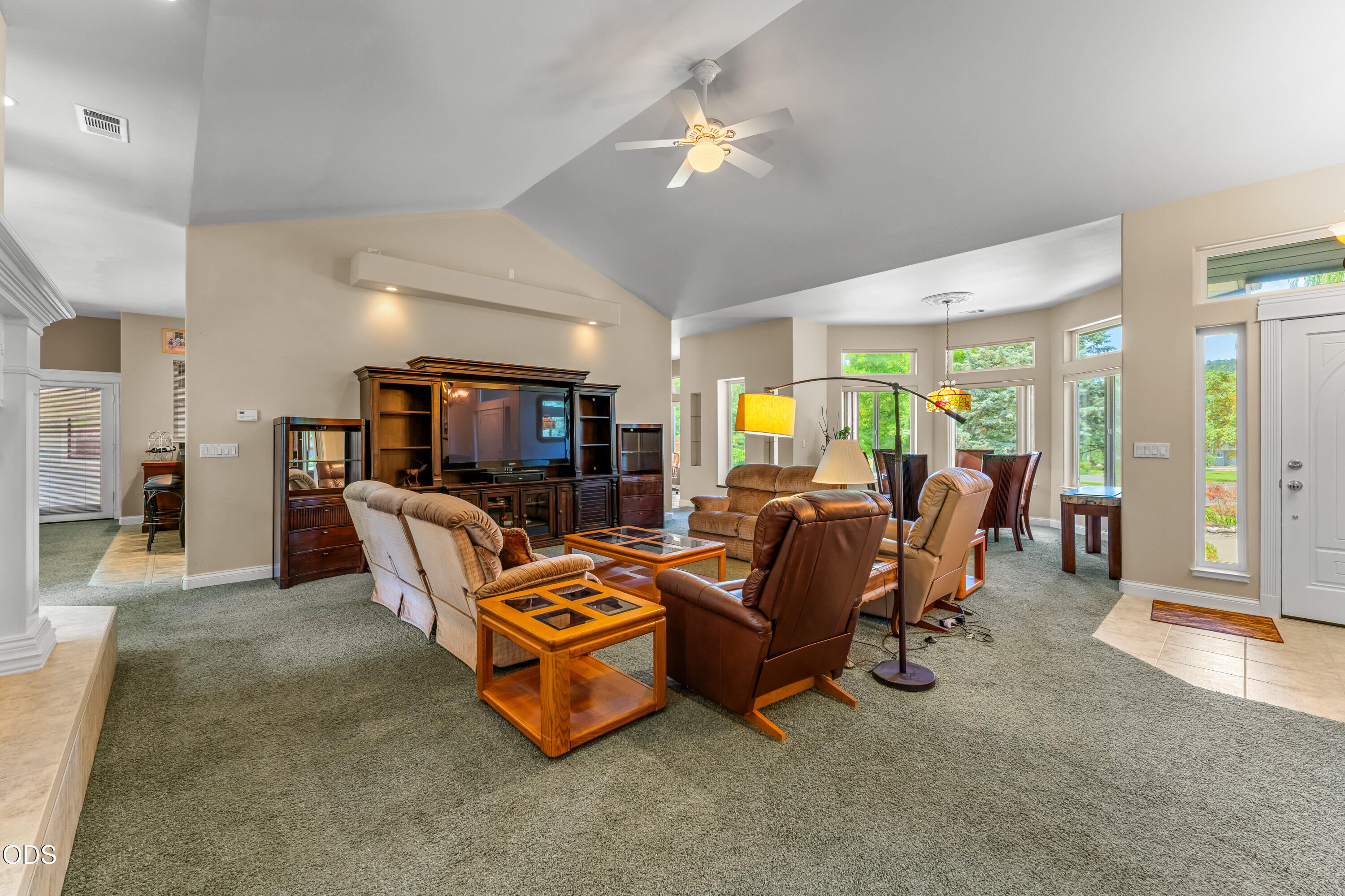 155 Kingsgate Way Grants Pass, OR 97527 - Photo 12 of 53
