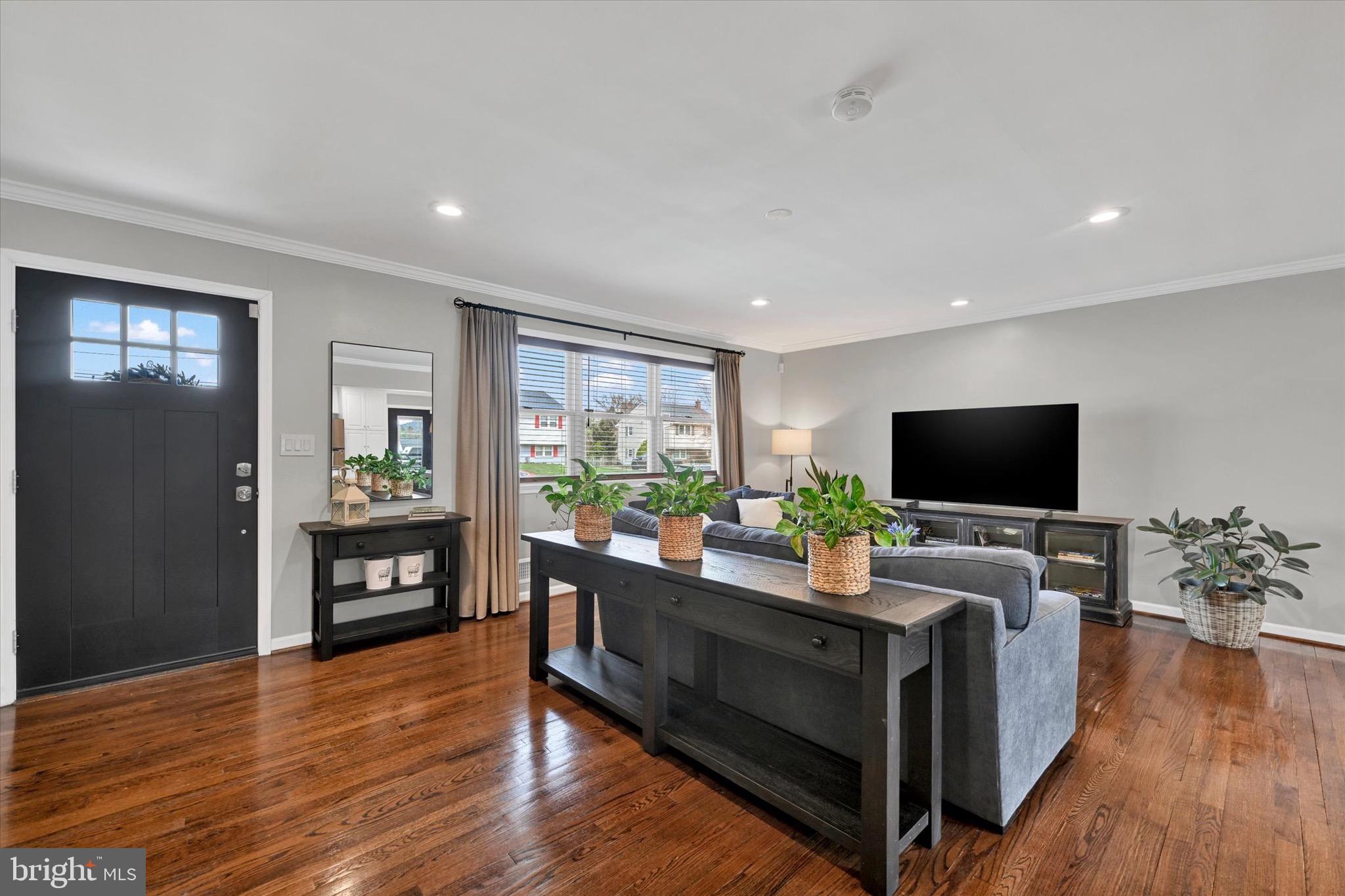 1619 Alston Road Towson, MD 21204 - Photo 4 of 38