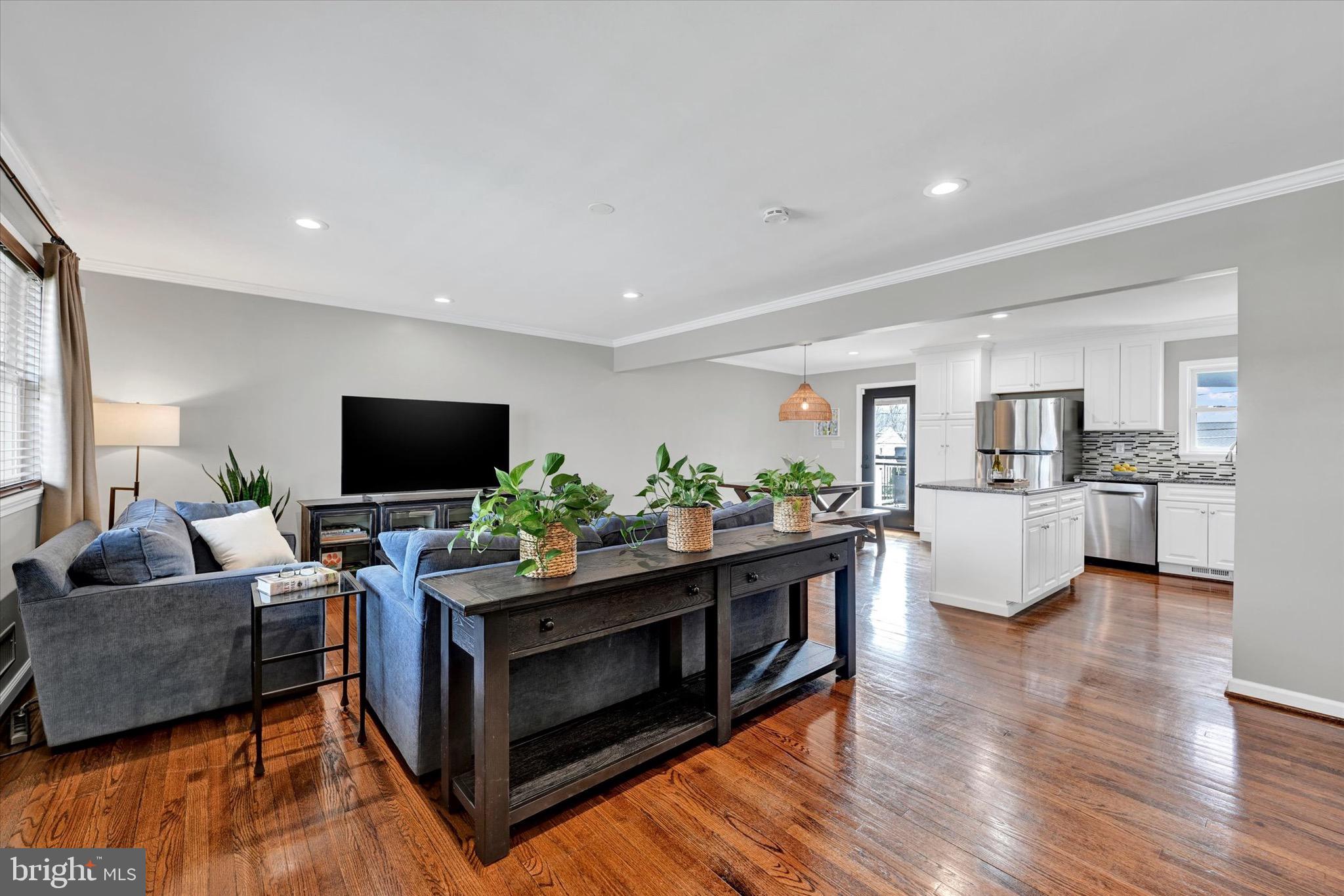 1619 Alston Road Towson, MD 21204 - Photo 5 of 38