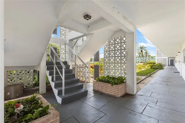 a view of entryway with a front door