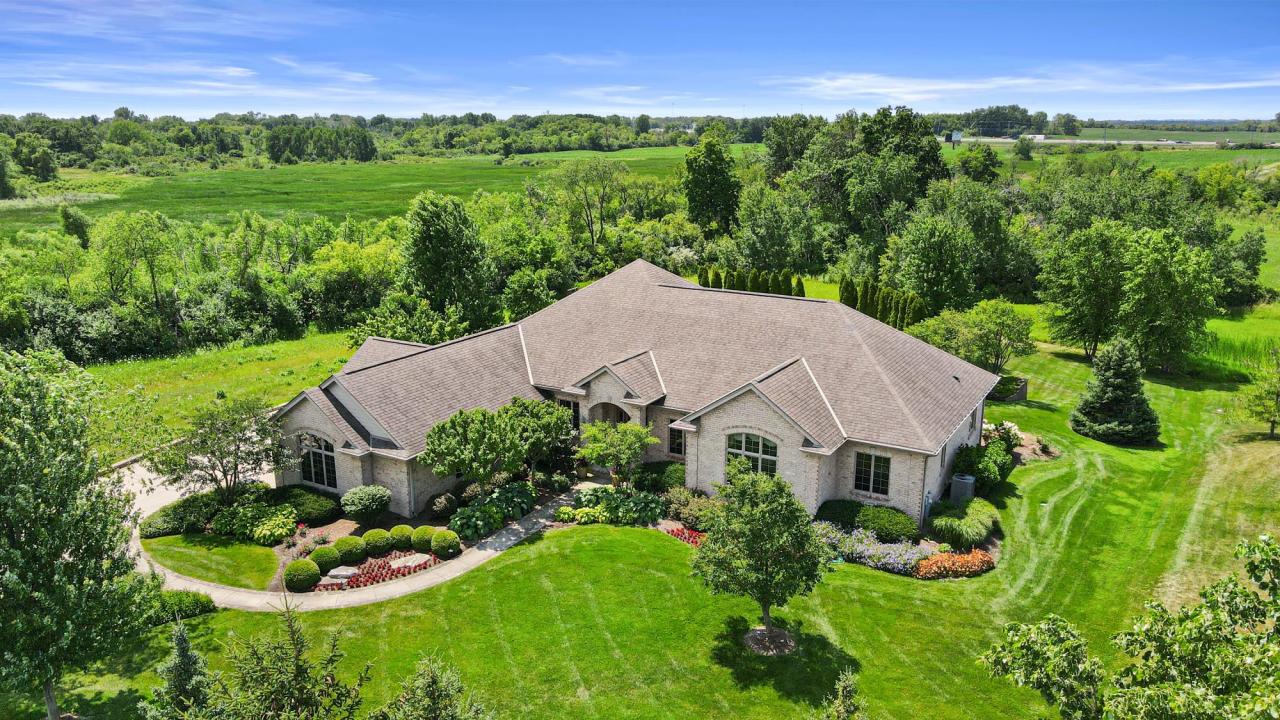 6020 Stefanie Way, Caledonia, WI 53108 Compass