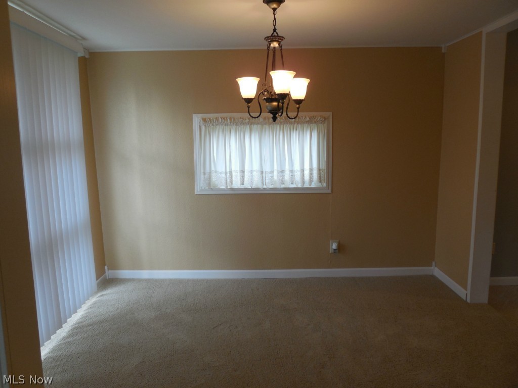 203 Jacobs Road Hubbard, OH 44425 - Photo 4 of 19