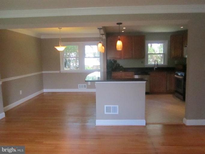 7104 Good Luck Road Hyattsville, MD 20784 - Photo 14 of 21 Living Room