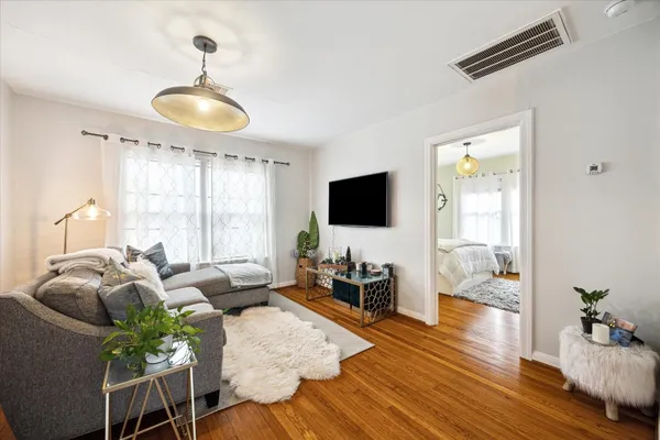 $1,695 | 2511 White Oak Drive, Unit A, Houston, TX 77009