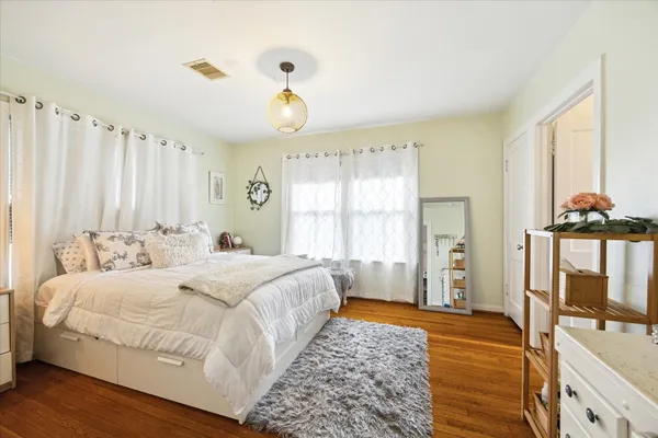 $1,695 | 2511 White Oak Drive, Unit A, Houston, TX 77009