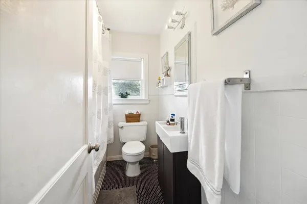 $1,695 | 2511 White Oak Drive, Unit A, Houston, TX 77009