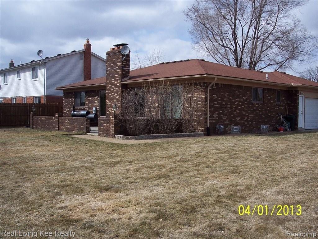 47965 Tilch Road Macomb, MI 48044 - Photo 21 of 22 rear patio