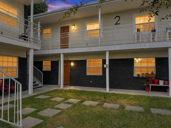 $1,050 | 1824 Thonig Road, Unit 4, Houston, TX 77055