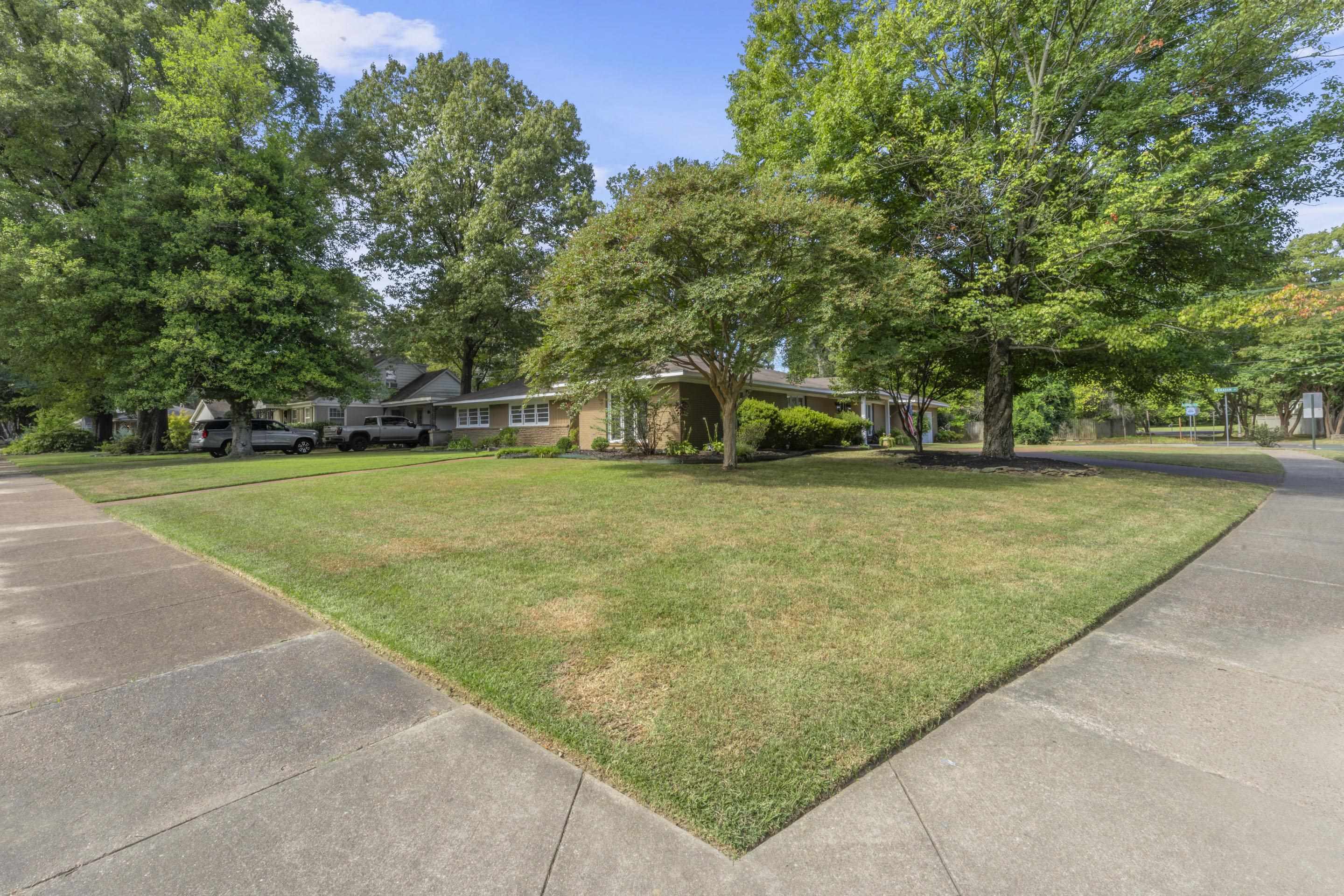 219 North Rose Road Memphis, TN 38117 - Photo 27 of 30 Beautiful one-story home with landscaped front yard and mature trees, located in sought-after East Memphis.