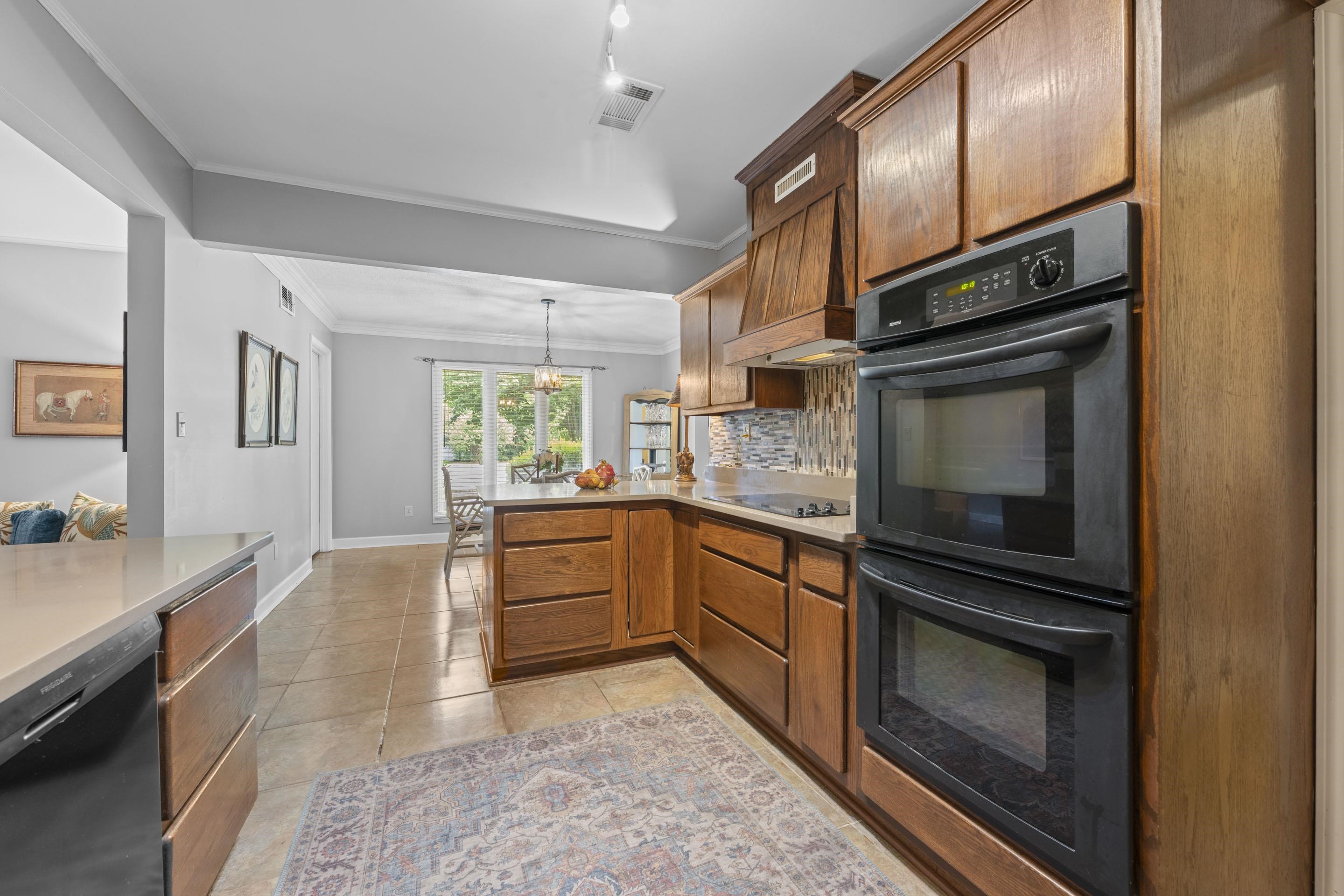 219 North Rose Road Memphis, TN 38117 - Photo 9 of 30 Prepare delicious meals in the wonderful kitchen equipped with a full compliment of appliances.