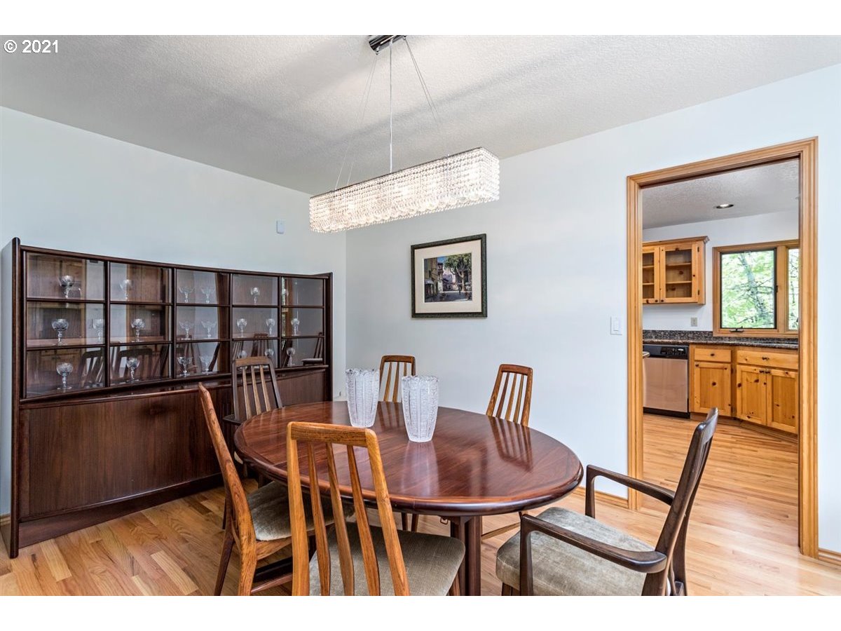 8319 Northwest Reed Drive Portland, OR 97229 - Photo 11 of 32 Gallery Image 11
