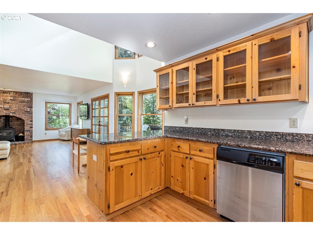 8319 Northwest Reed Drive Portland, OR 97229 - Photo 13 of 32 Gallery Image 13
