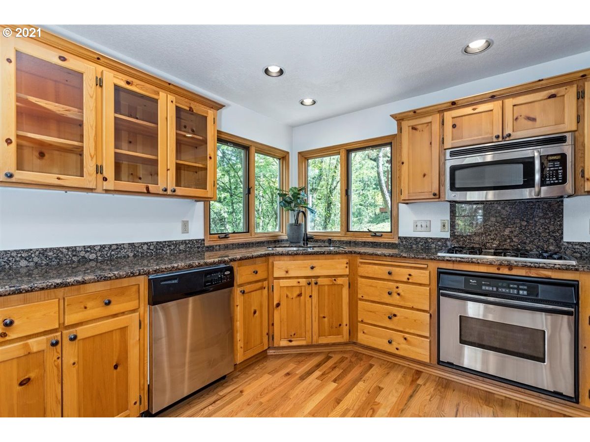 8319 Northwest Reed Drive Portland, OR 97229 - Photo 15 of 32 Gallery Image 15