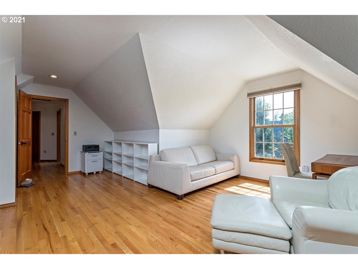 8319 Northwest Reed Drive Portland, OR 97229 - Photo 30 of 32 Gallery Image 30
