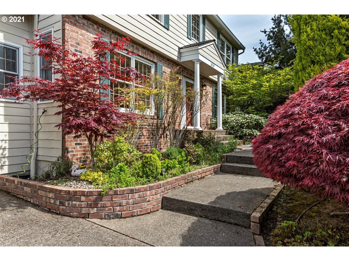 8319 Northwest Reed Drive Portland, OR 97229 - Photo 4 of 32 Gallery Image 4