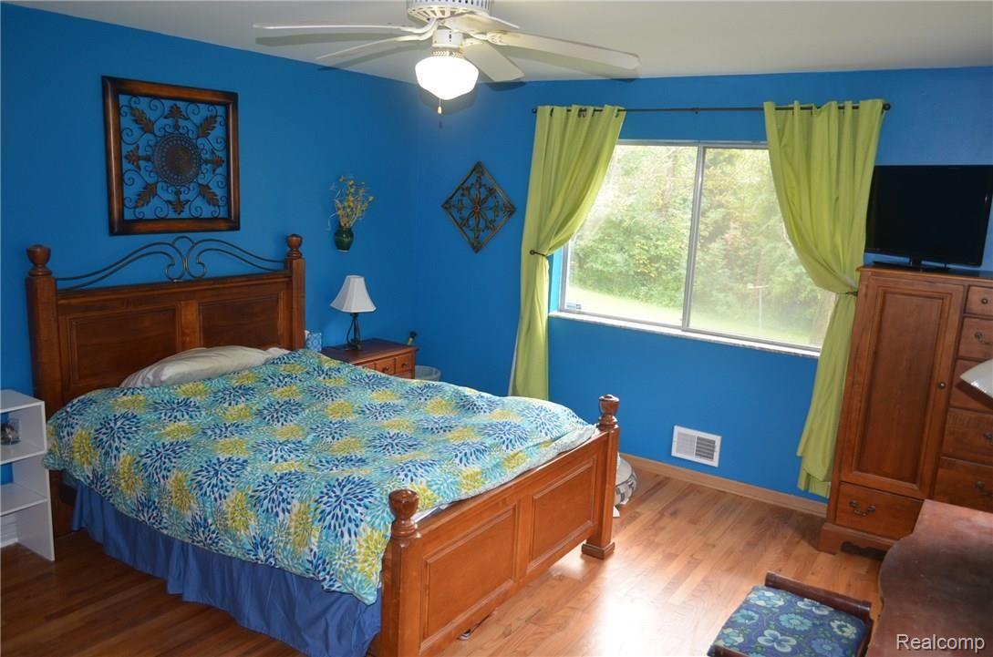 7745 Spencer Road South Lyon, MI 48178 - Photo 10 of 27 Master Bedroom.jpg