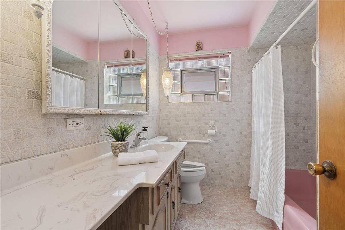 9313 South Pulaski Road Evergreen Park, IL 60805 - Photo 9 of 22