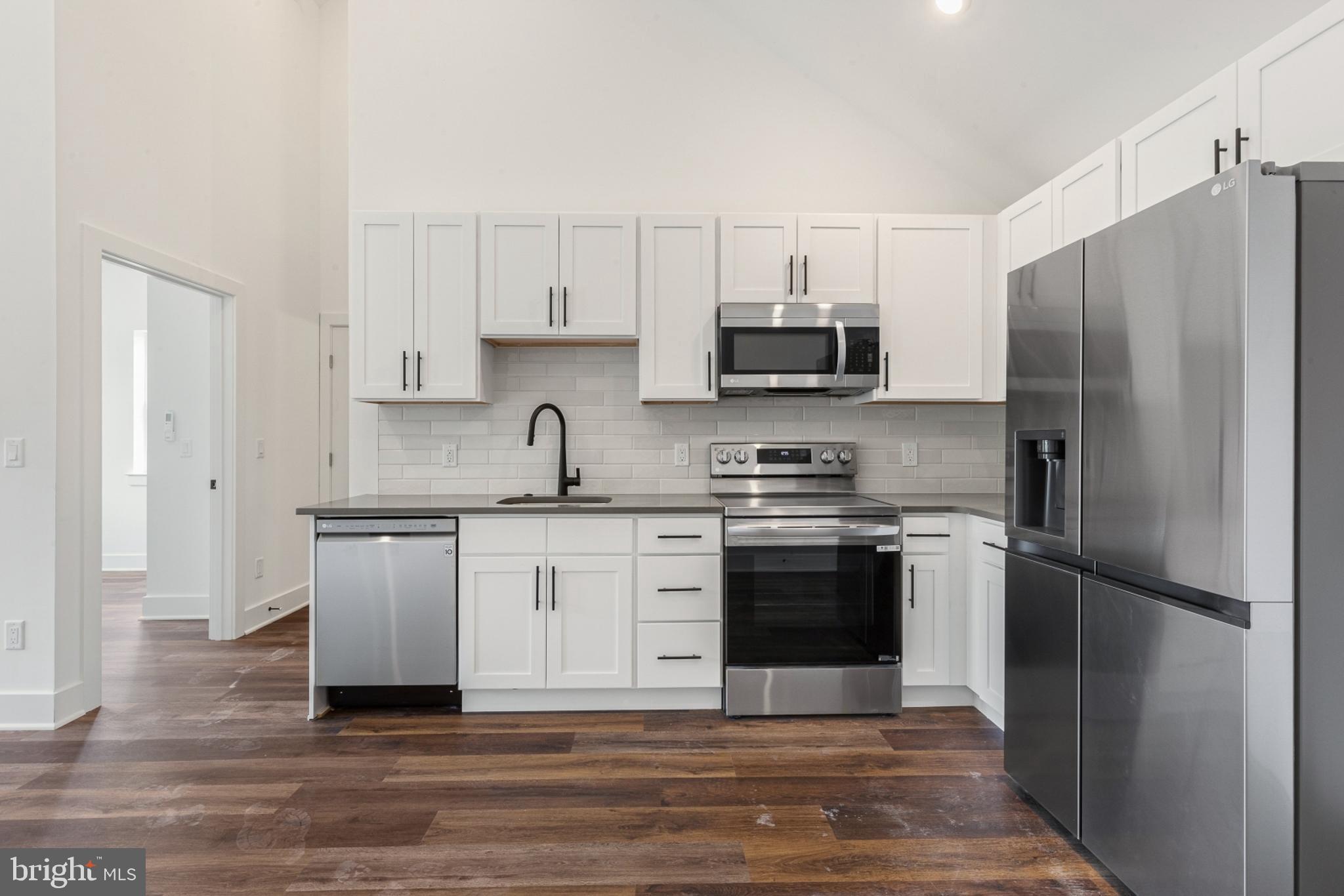 7037 Ridge Avenue, Unit 305 Philadelphia, PA 19128 - Photo 3 of 19