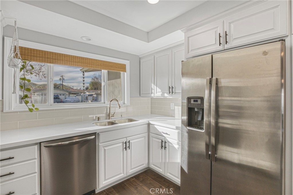 1148 Bryson Avenue Simi Valley, CA 93065 - Photo 11 of 31 Kitchen