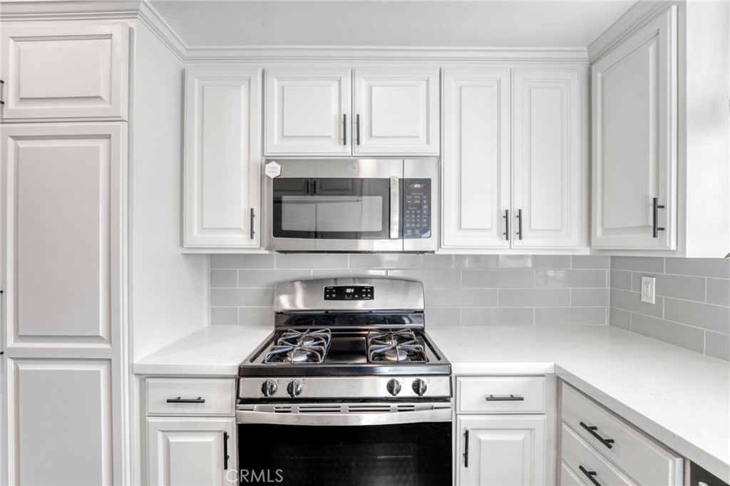 1148 Bryson Avenue Simi Valley, CA 93065 - Photo 12 of 31 Kitchen