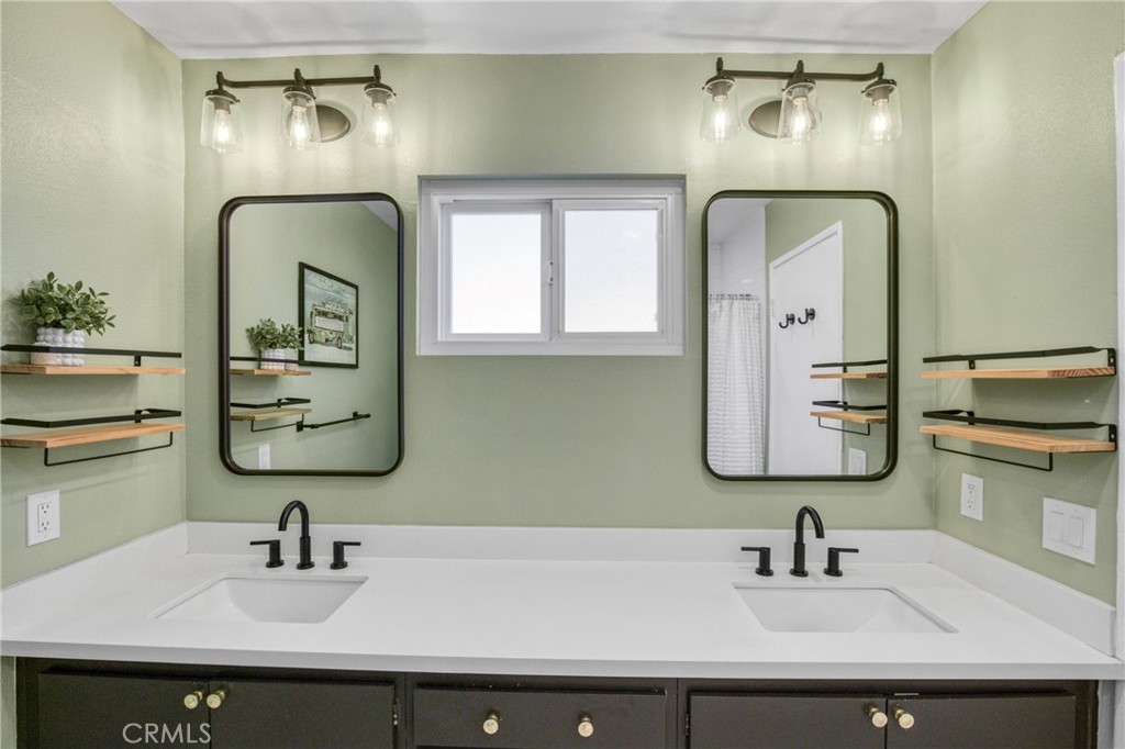 1148 Bryson Avenue Simi Valley, CA 93065 - Photo 16 of 31 Primary bathroom