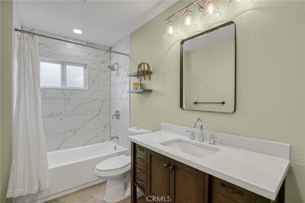 1148 Bryson Avenue Simi Valley, CA 93065 - Photo 20 of 31 Second bathroom