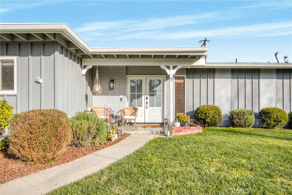 1148 Bryson Avenue Simi Valley, CA 93065 - Photo 2 of 31 Front of home