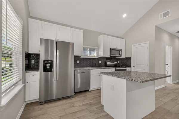 $1,195 | 352 Westchase Street, Montgomery, TX 77316