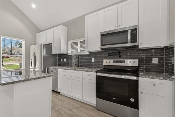 $1,195 | 352 Westchase Street, Montgomery, TX 77316