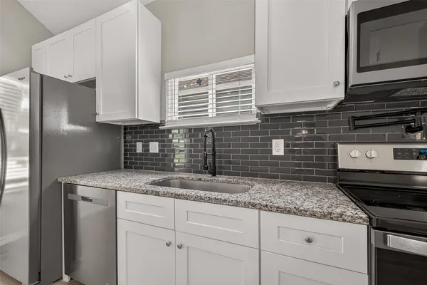 $1,195 | 352 Westchase Street, Montgomery, TX 77316