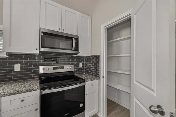 $1,195 | 352 Westchase Street, Montgomery, TX 77316