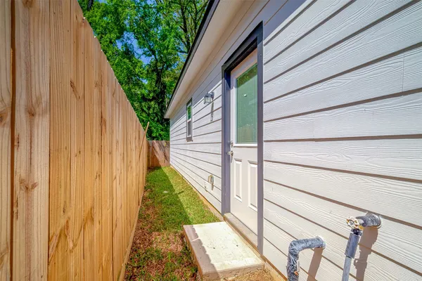 $1,195 | 352 Westchase Street, Montgomery, TX 77316