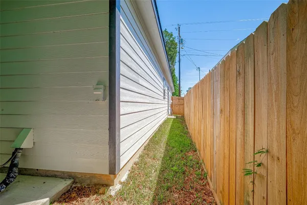 $1,195 | 352 Westchase Street, Montgomery, TX 77316