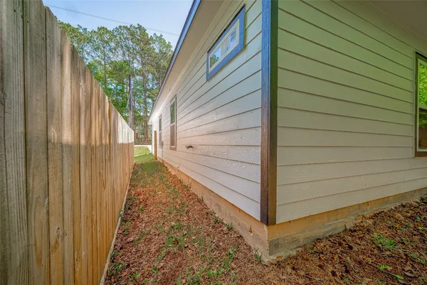 $1,195 | 352 Westchase Street, Montgomery, TX 77316