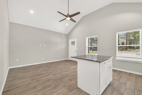 $1,195 | 352 Westchase Street, Montgomery, TX 77316