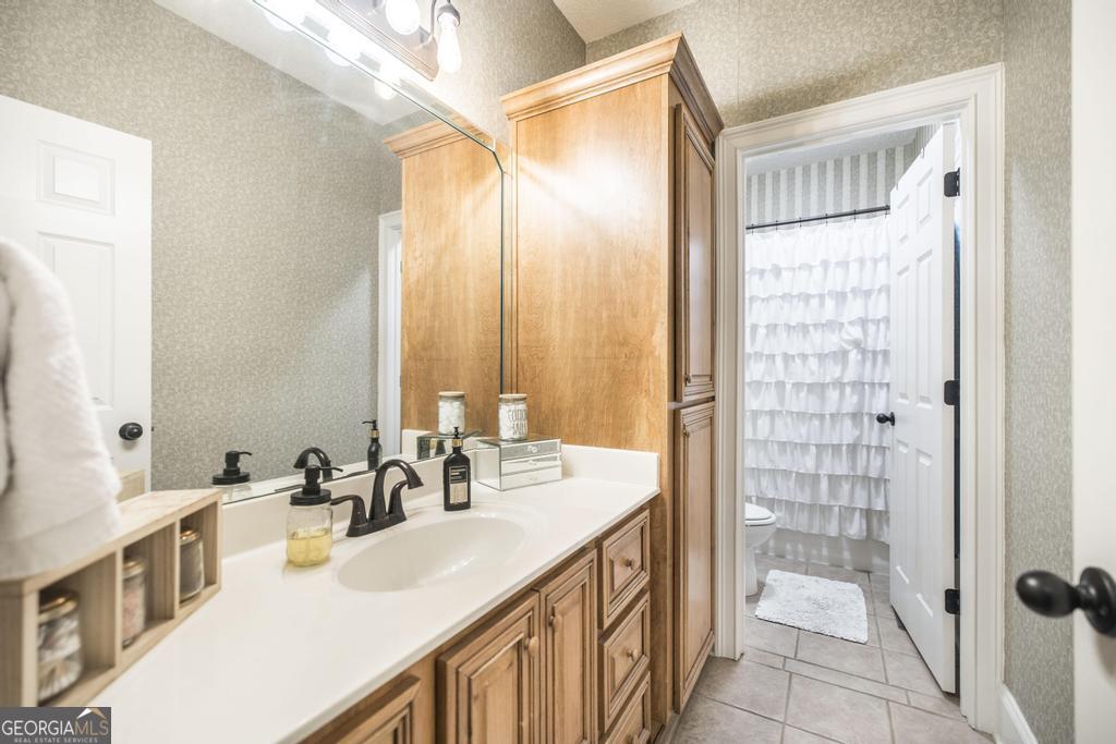 103 Westward Point Kathleen, GA 31047 - Photo 28 of 47 a bathroom with a sink double vanity and a mirror