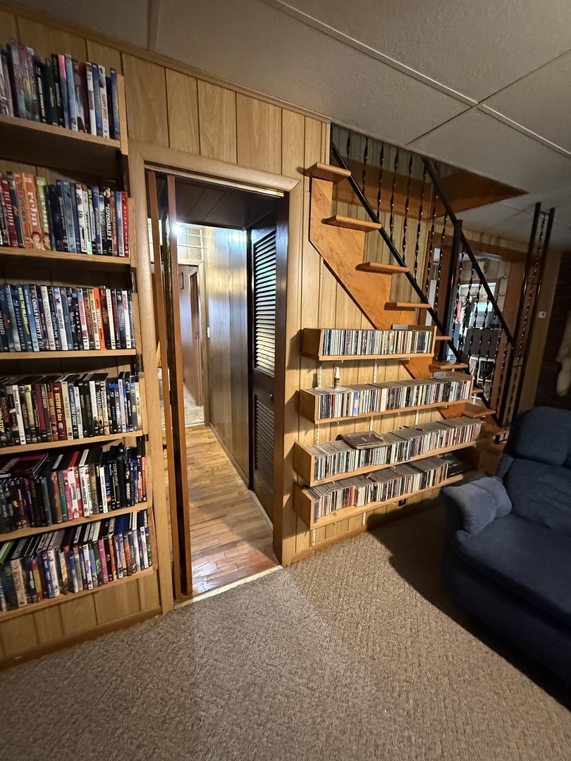 407 Middleton Street Iuka, IL 62849 - Photo 4 of 14 a view of entryway with an empty room