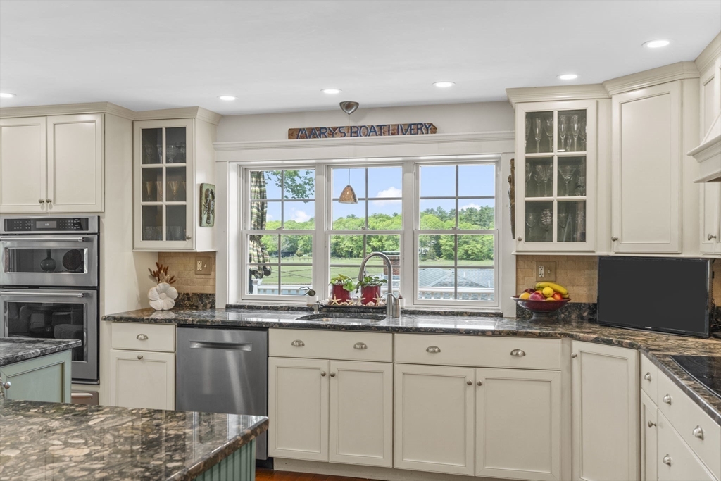 102 Riverside Circle Marshfield, MA 02050 - Photo 9 of 42