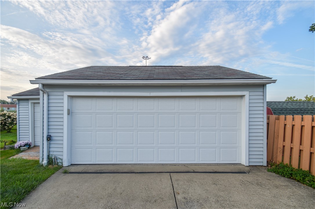 4606 Burkey Road Youngstown, OH 44515 - Photo 42 of 49 View of garage
