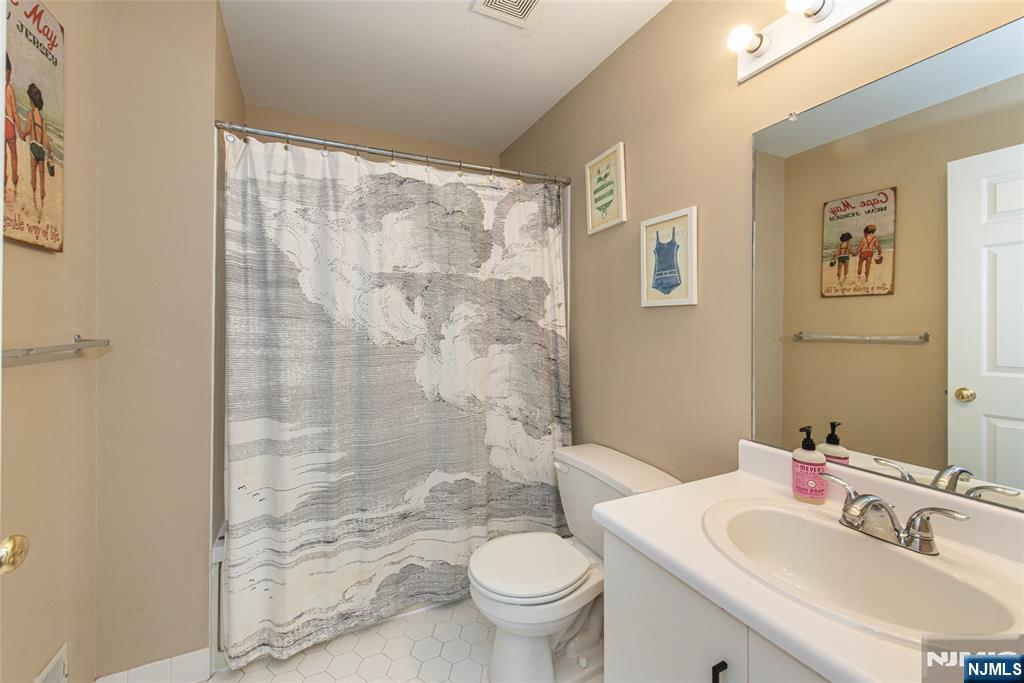 2141 Jordan Court Mahwah, NJ 07430 - Photo 17 of 20
