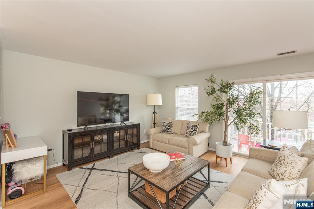 2141 Jordan Court Mahwah, NJ 07430 - Photo 3 of 20