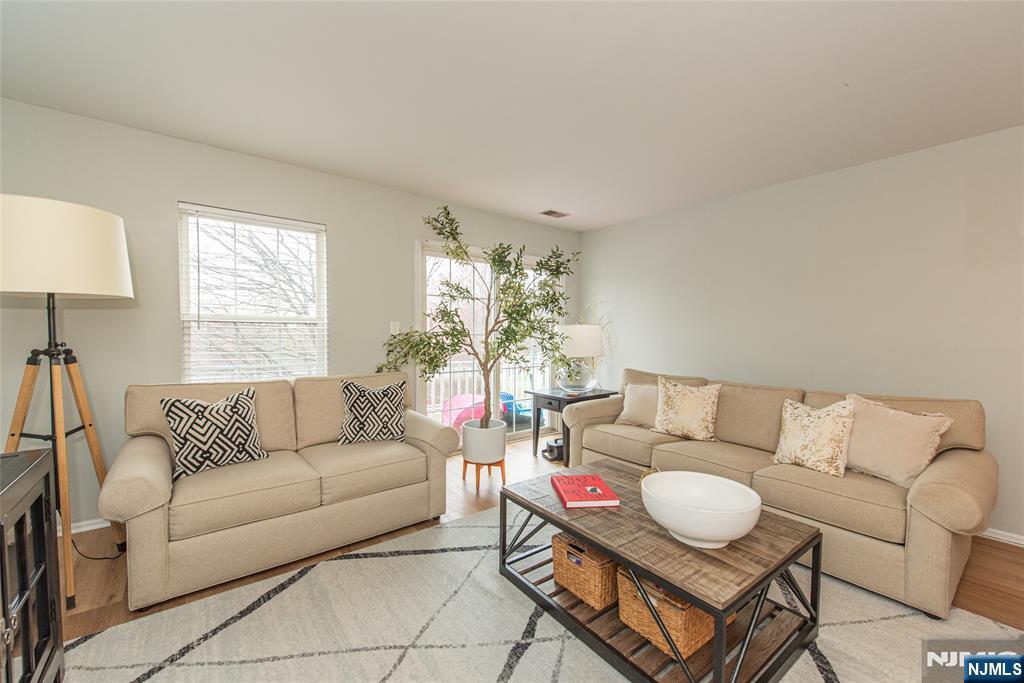 2141 Jordan Court Mahwah, NJ 07430 - Photo 4 of 20