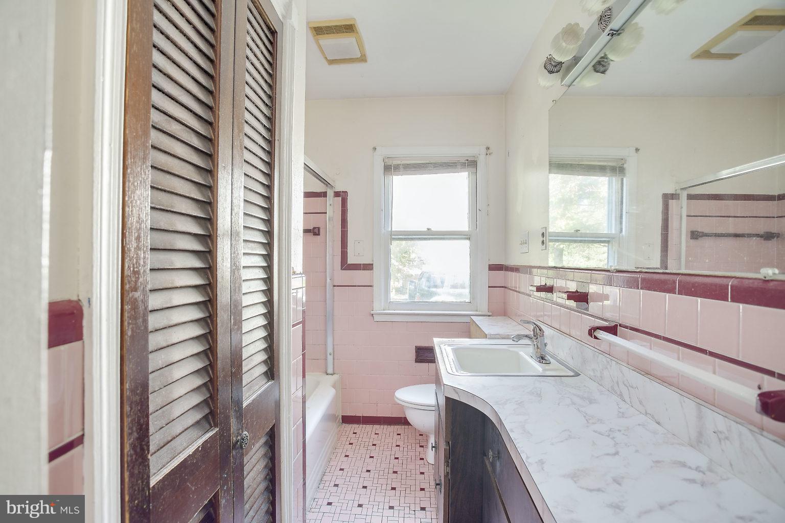 2909 Ridge Road Baltimore, MD 21244 - Photo 8 of 19 Bath