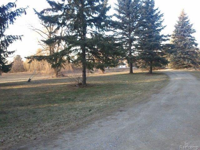5329 Pratt Road Lapeer, MI 48446 - Photo 7 of 17 long driveway.jpg