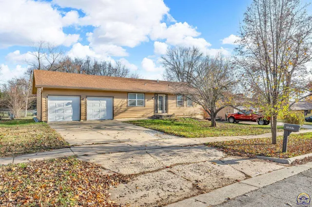 $195,000 | 1231 Southeast 43rd Terrace, Topeka, KS 66609