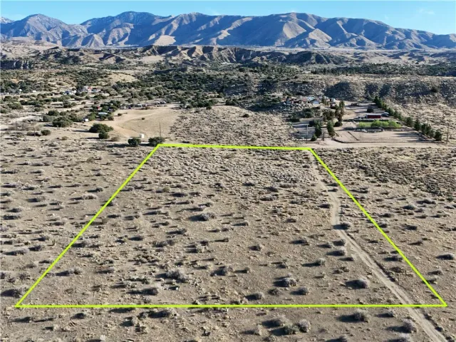 a picture of a black and white wall