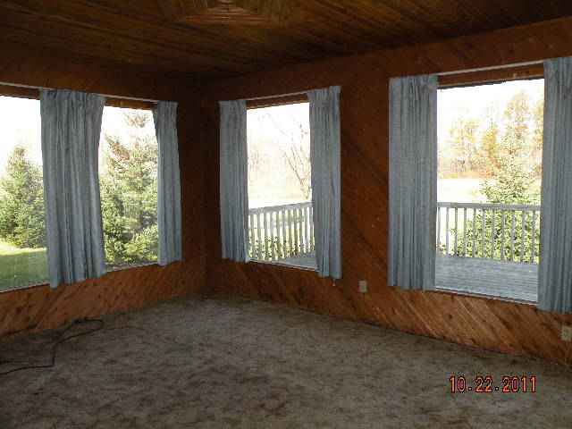 7077 Cork Road Bancroft, MI 48414 - Photo 7 of 10 31085130-6.JPG