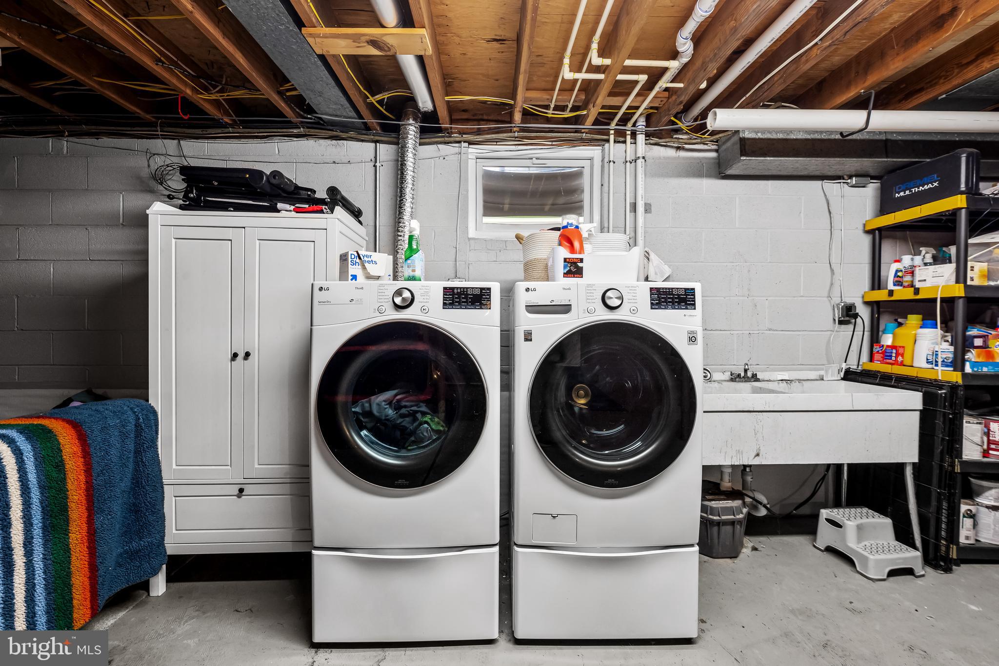 17 Sunnyview Drive Phoenix, MD 21131 - Photo 32 of 48 a utility room with dryer and washer