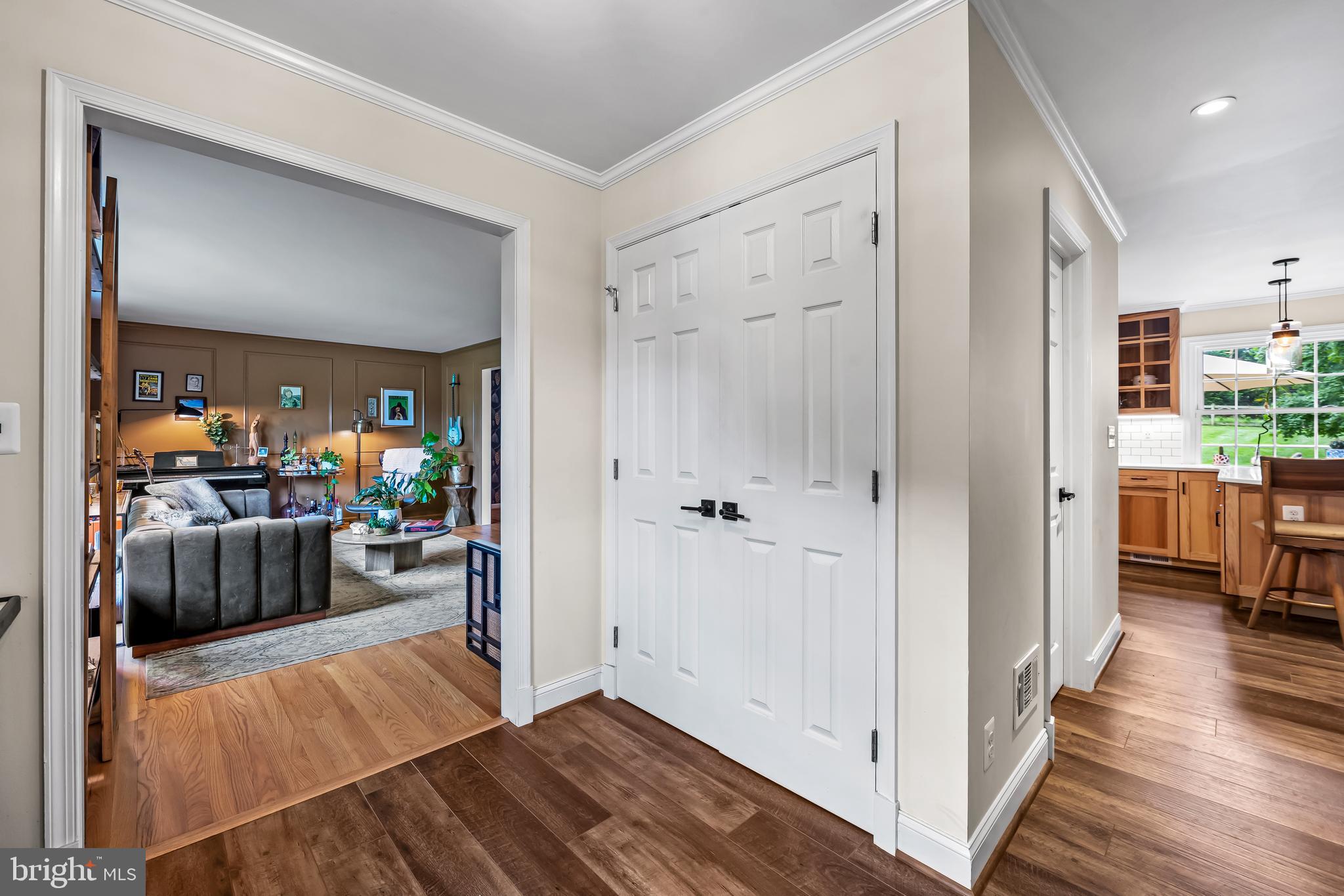 17 Sunnyview Drive Phoenix, MD 21131 - Photo 5 of 48 a view of a living room