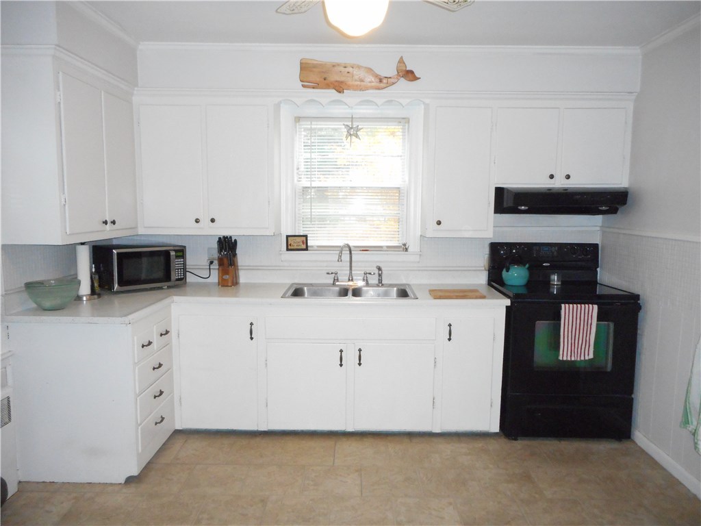 56 Admiral Kalbfus Road Newport, RI 02840 - Photo 11 of 29 Gallery Image 11